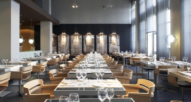 grande salle de restaurant